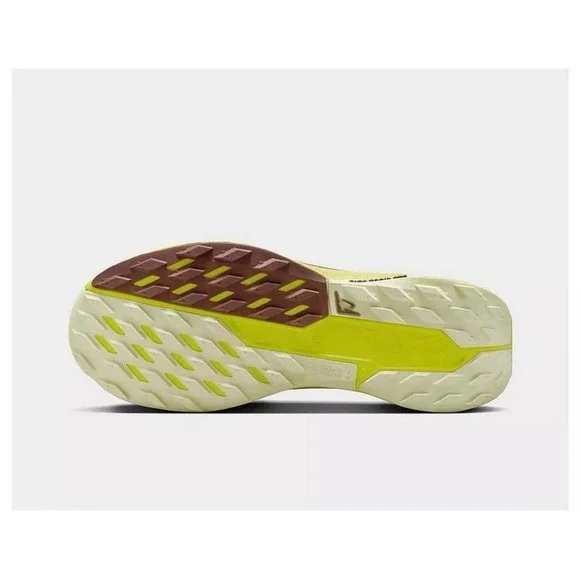 Nike Athletic Shoes in Cream and Lime - Picture 6 of 10